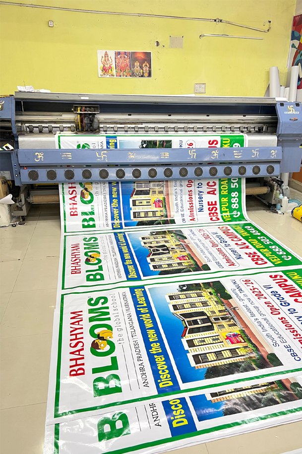 Hoarding advertisements