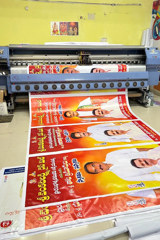 Hoarding advertisements
