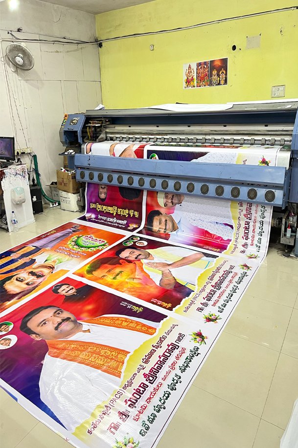 Hoarding advertisements