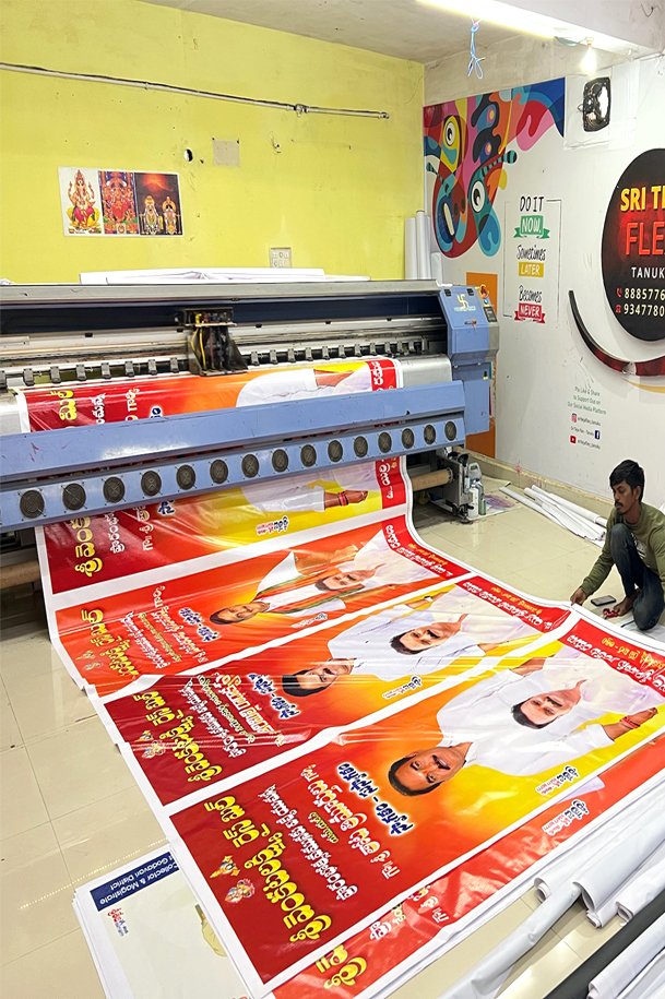 Hoarding advertisements