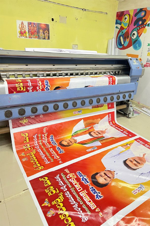 Hoarding advertisements